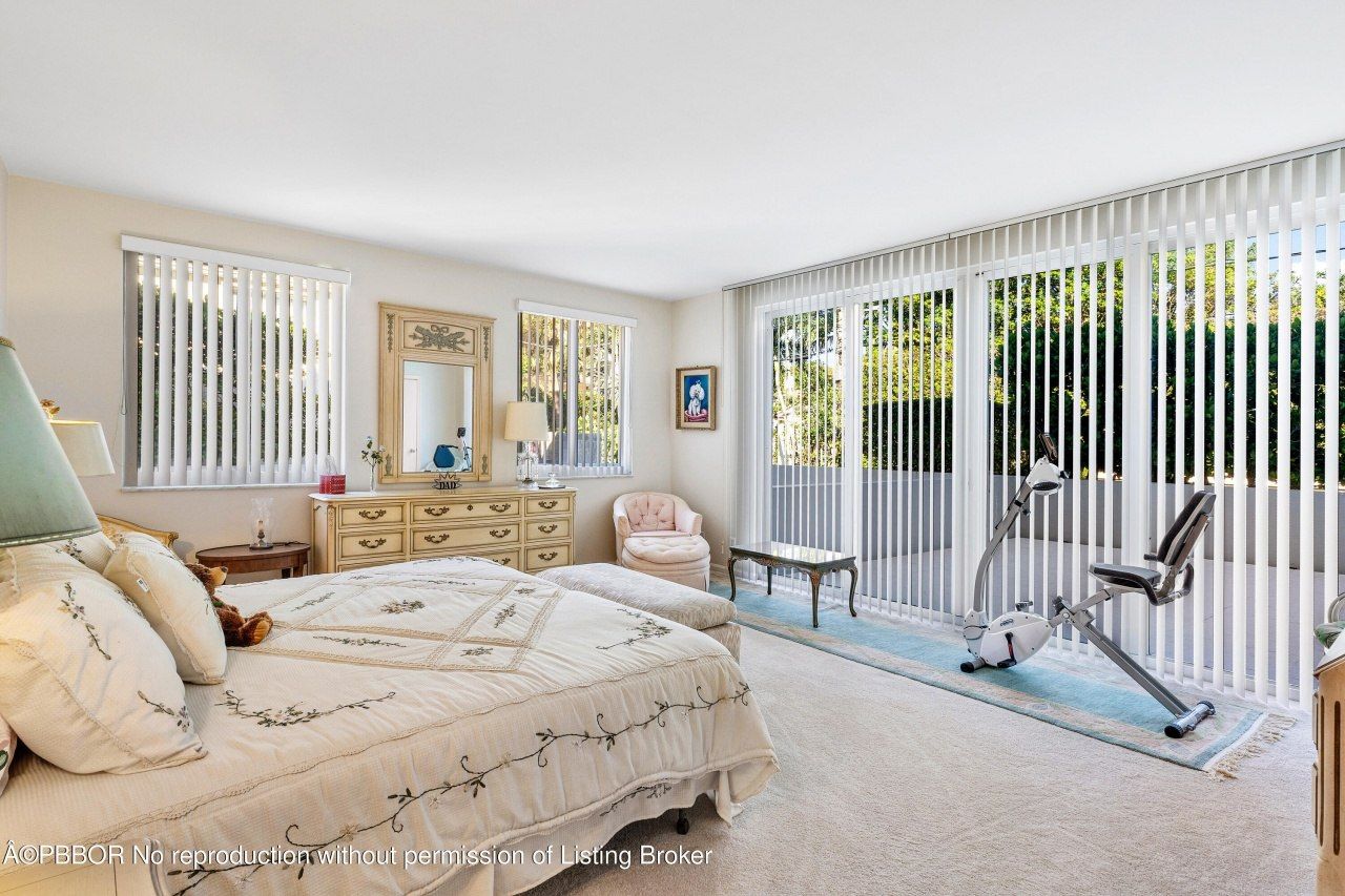 145 Peruvian Avenue, Unit 101, Palm Beach, FL 33480 Photo