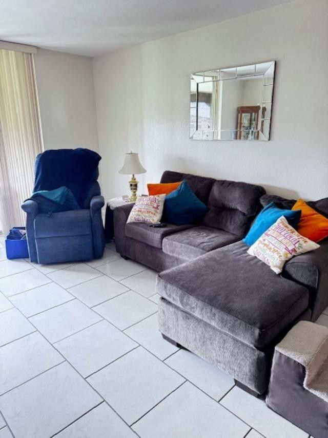 7320 Lake Circle Drive, Unit 407, Margate, FL 33063 Photo