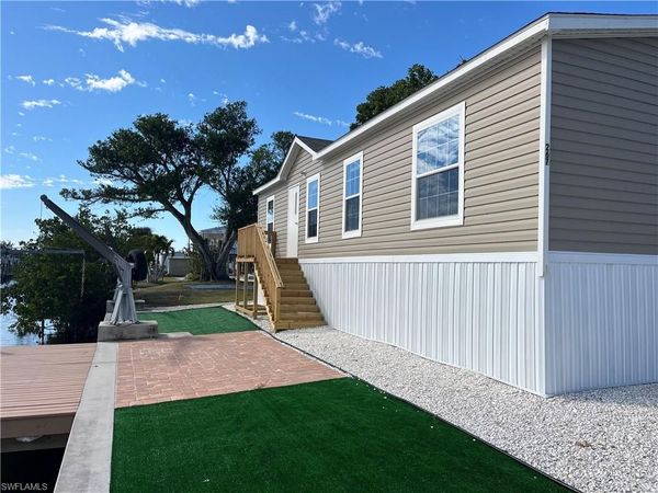 5109 Flamingo DR, ST. JAMES CITY, FL 33956