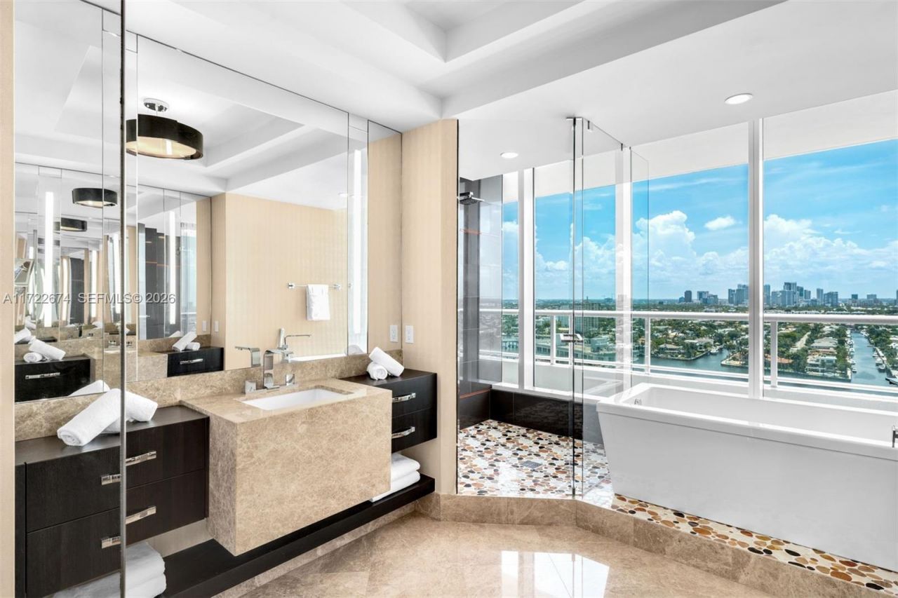 1 N Fort Lauderdale Beach Blvd, Unit 2102, Fort Lauderdale, FL 33304 Photo