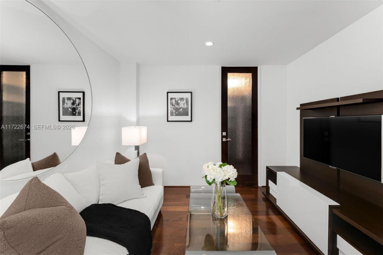 1 N Fort Lauderdale Beach Blvd, Unit 2102, Fort Lauderdale, FL 33304 Photo