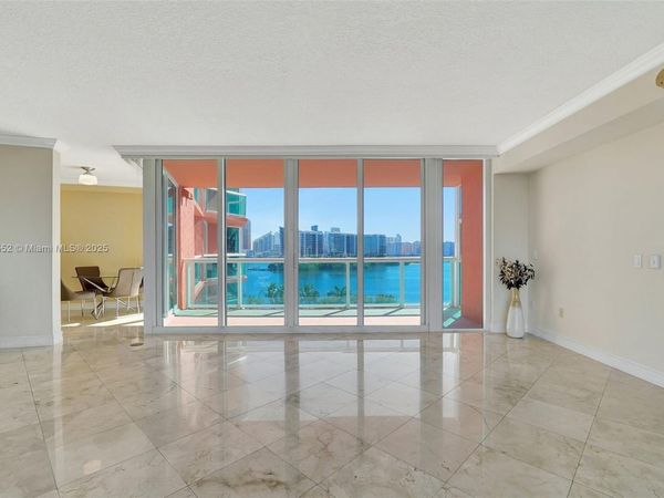 3370 Hidden Bay Dr, Unit 910, Aventura, FL 33180