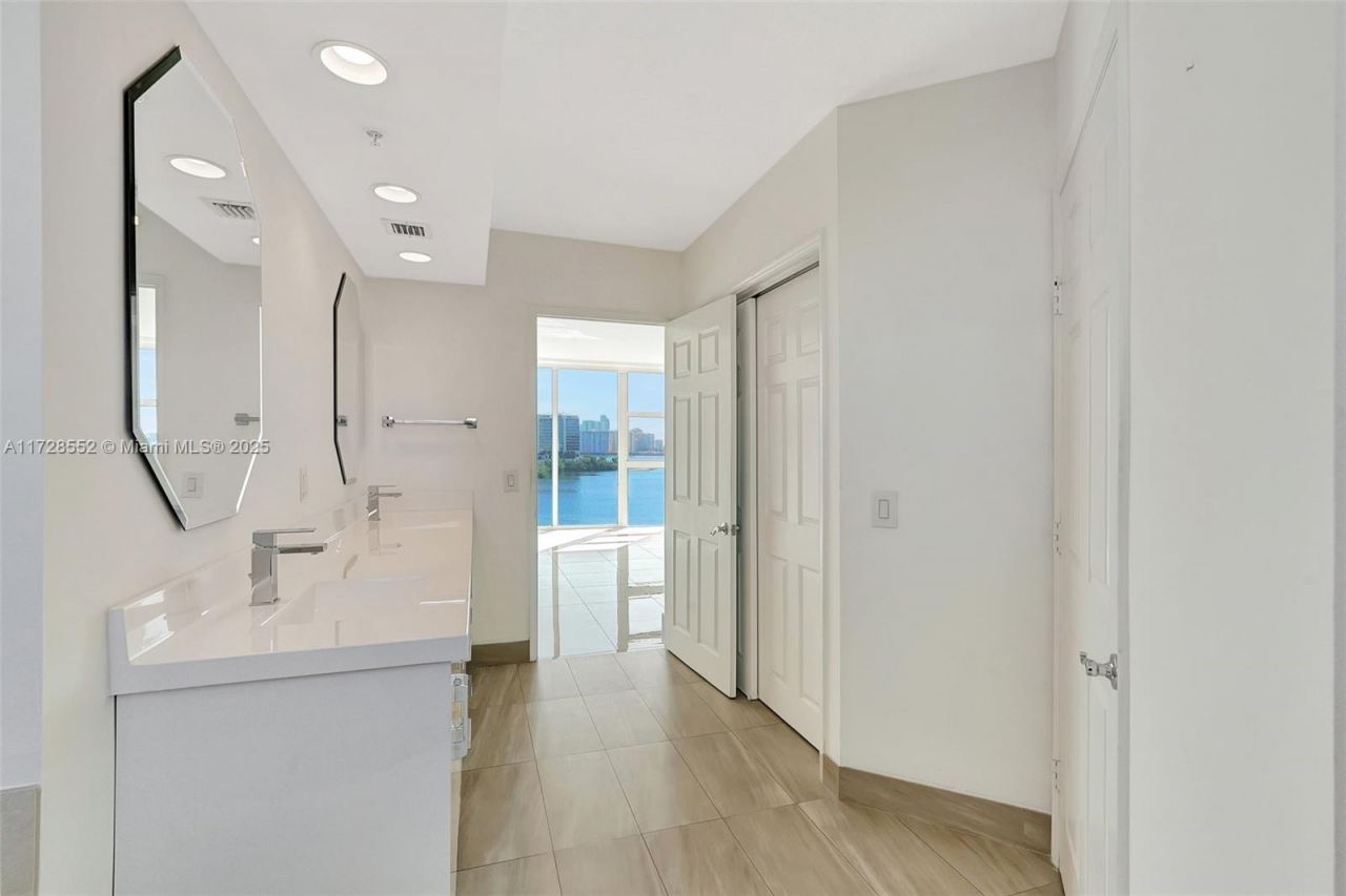 3370 Hidden Bay Dr, Unit 910, Aventura, FL 33180 Photo