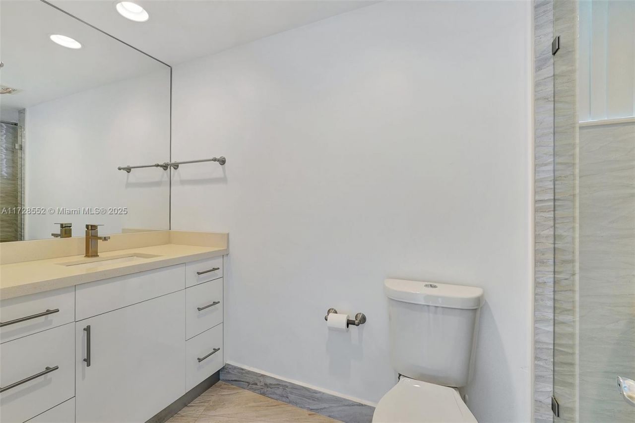 3370 Hidden Bay Dr, Unit 910, Aventura, FL 33180 Photo