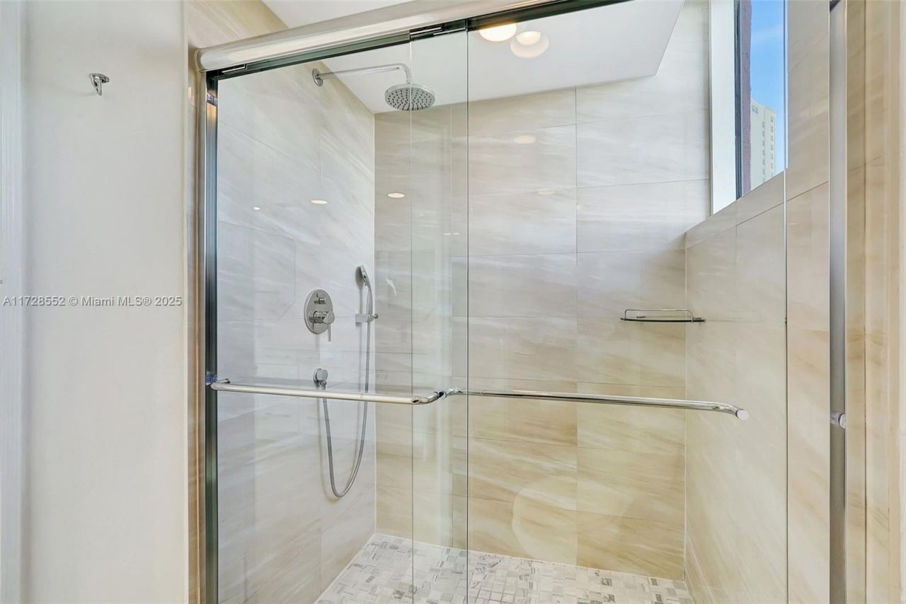 3370 Hidden Bay Dr, Unit 910, Aventura, FL 33180 Photo