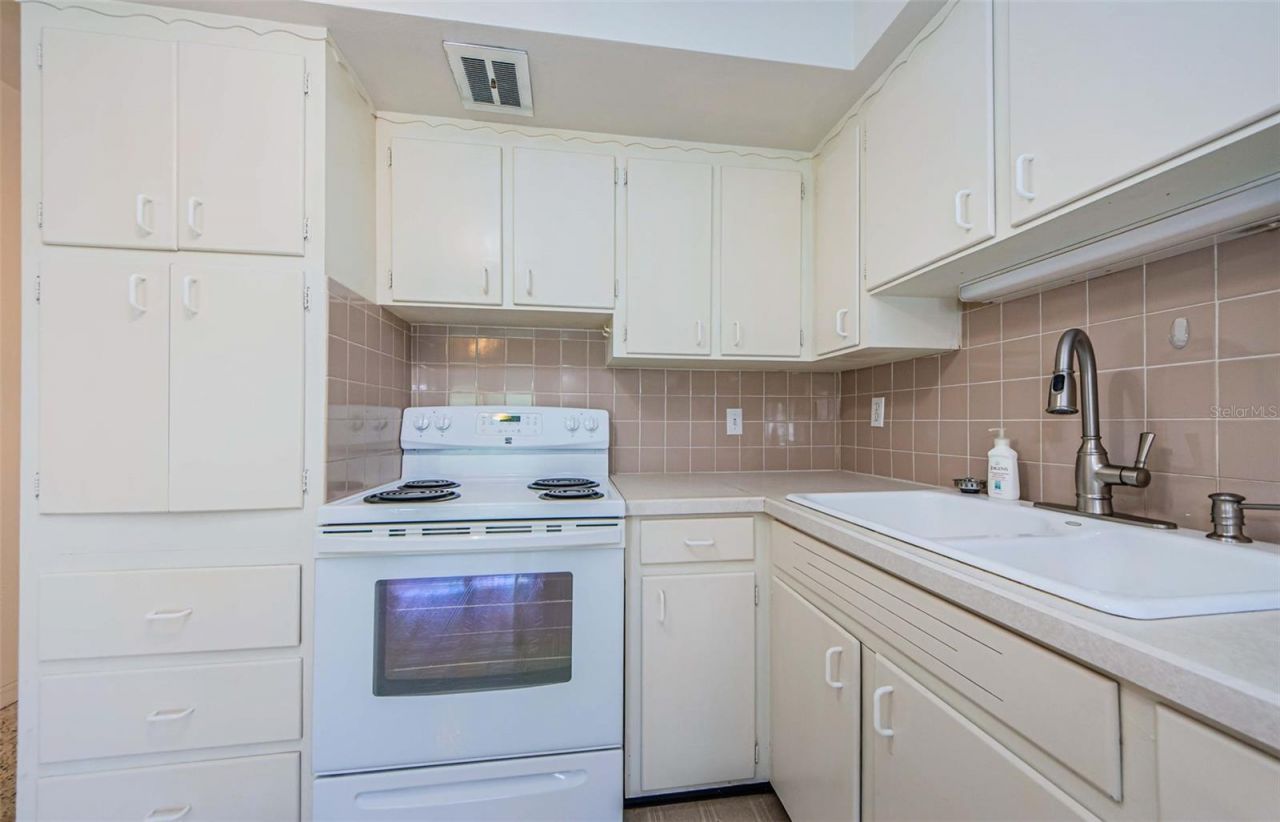 4154 57th Street N, Unit 173, Kenneth City, FL 33709 Photo