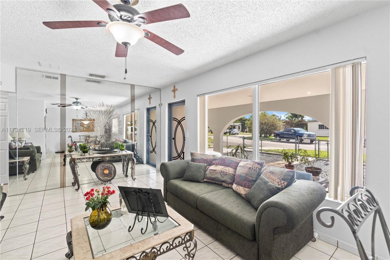 451 W 39th St, Hialeah, FL 33012 Photo