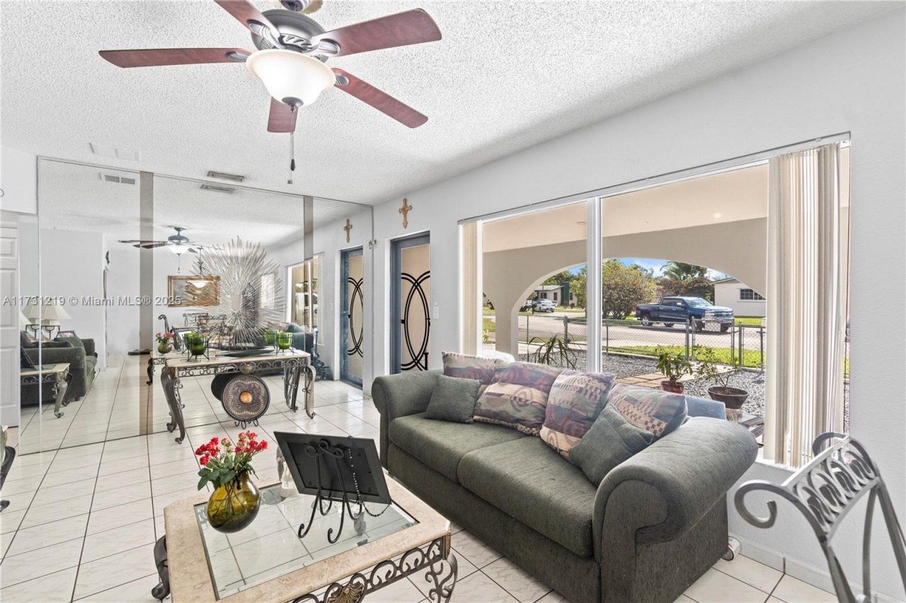451 W 39th St, Hialeah, FL 33012 Photo