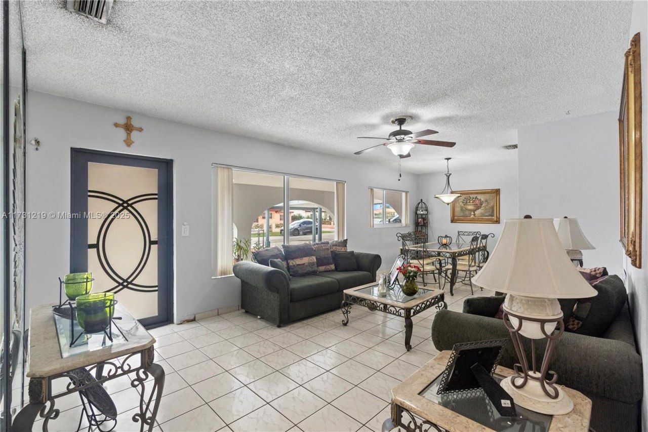 451 W 39th St, Hialeah, FL 33012 Photo