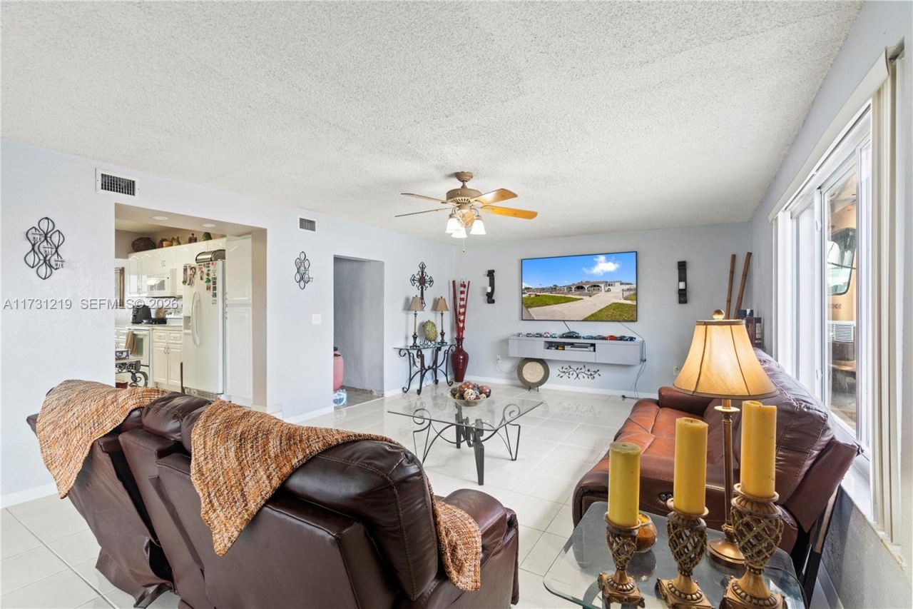 451 W 39th St, Hialeah, FL 33012 Photo