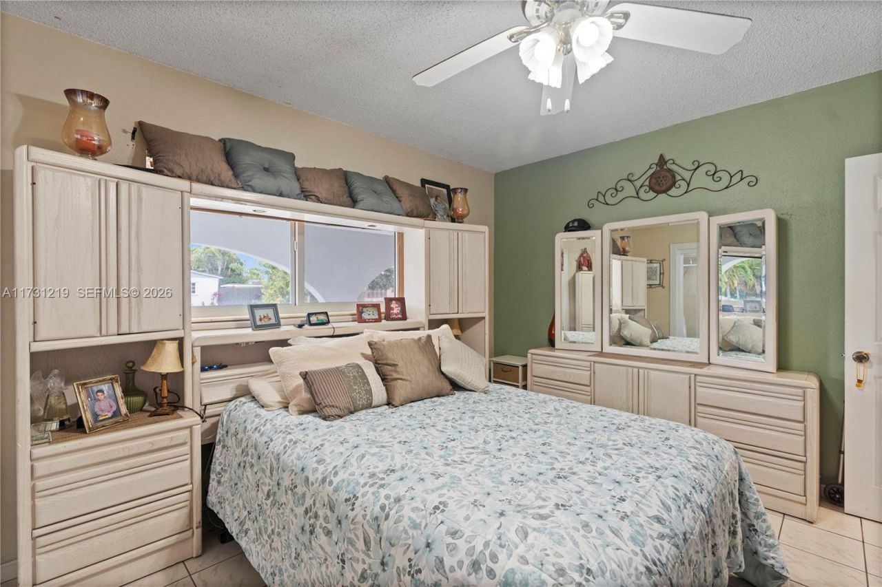 451 W 39th St, Hialeah, FL 33012 Photo