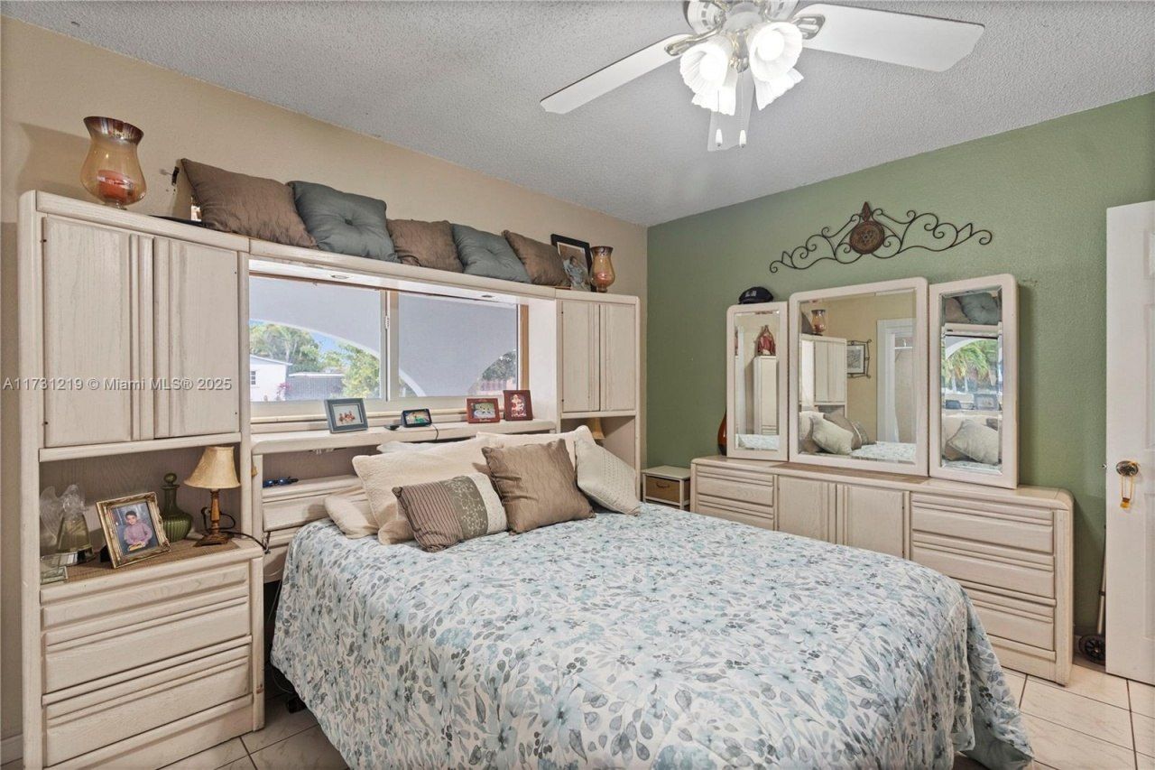 451 W 39th St, Hialeah, FL 33012 Photo