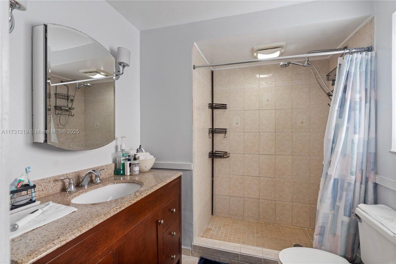 451 W 39th St, Hialeah, FL 33012 Photo