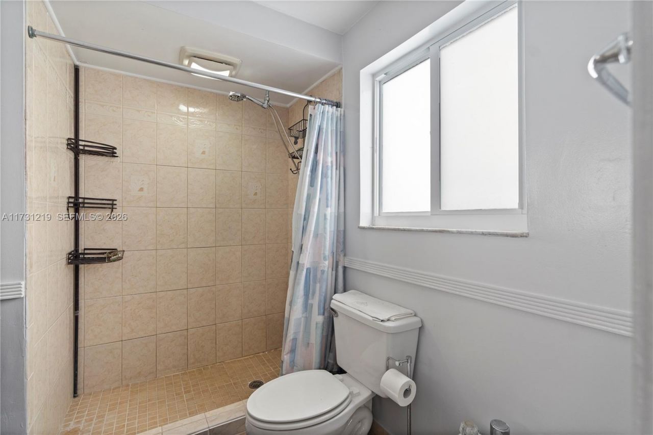 451 W 39th St, Hialeah, FL 33012 Photo