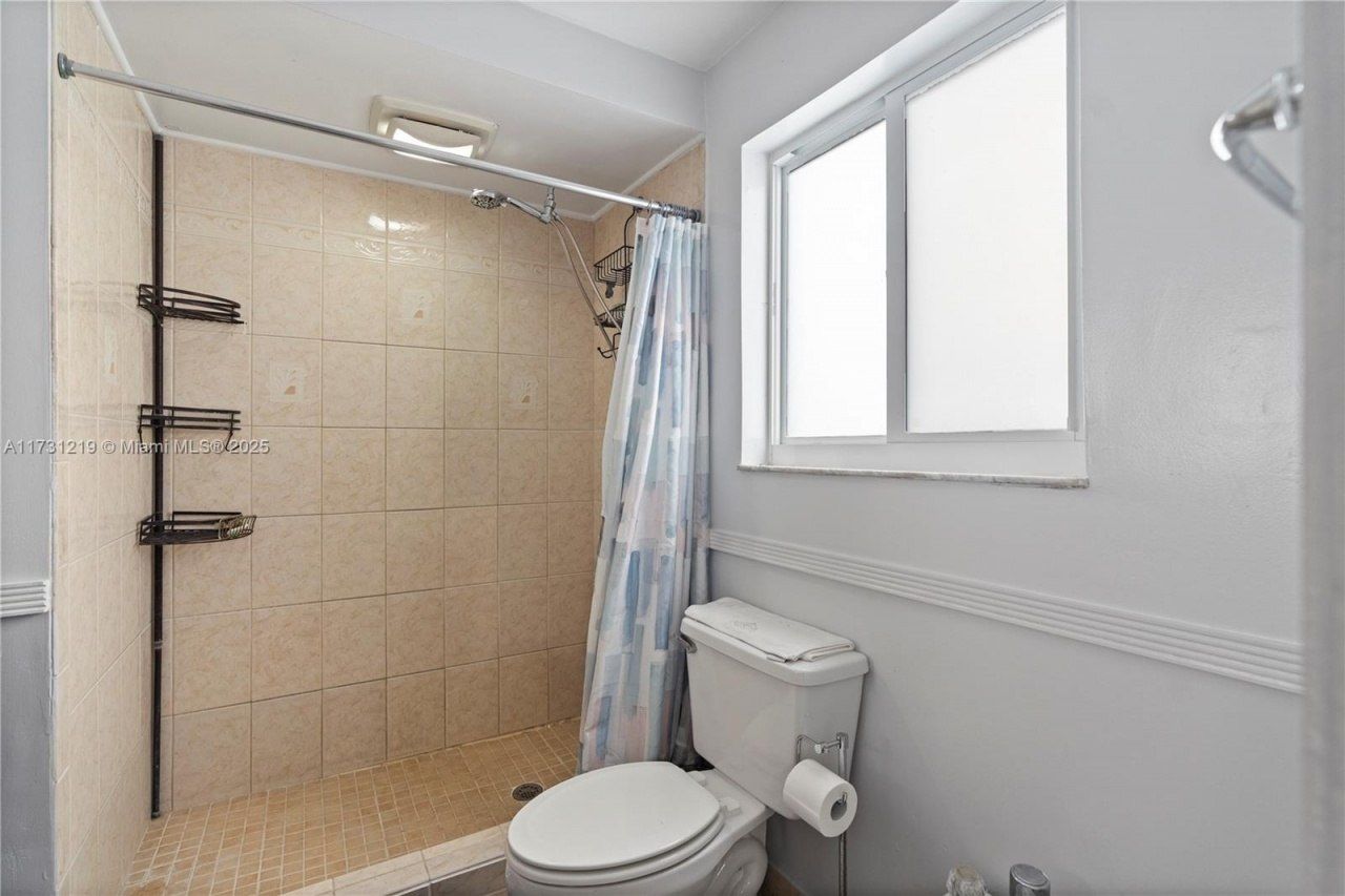 451 W 39th St, Hialeah, FL 33012 Photo