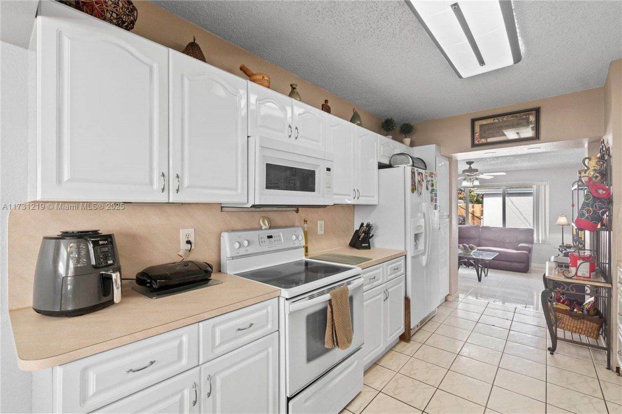 451 W 39th St, Hialeah, FL 33012 Photo