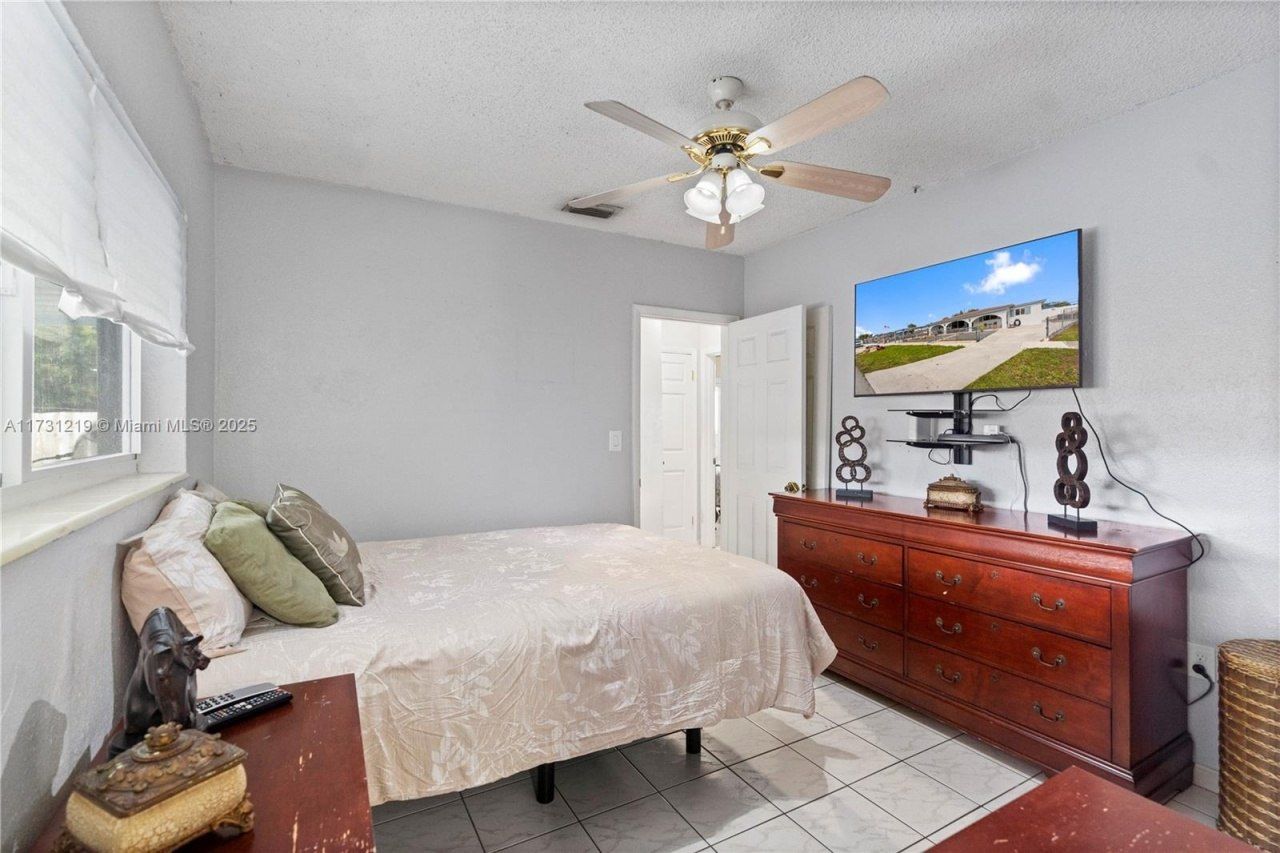 451 W 39th St, Hialeah, FL 33012 Photo