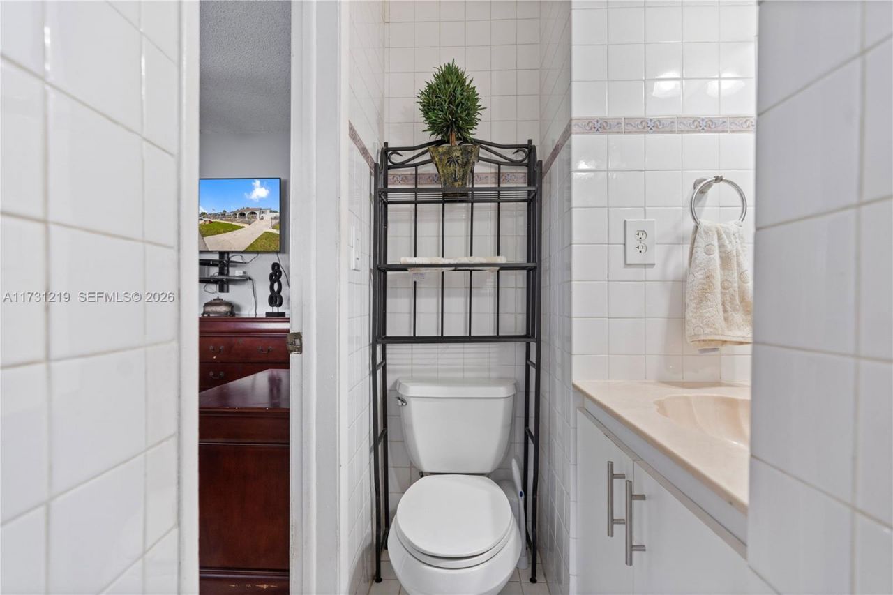 451 W 39th St, Hialeah, FL 33012 Photo