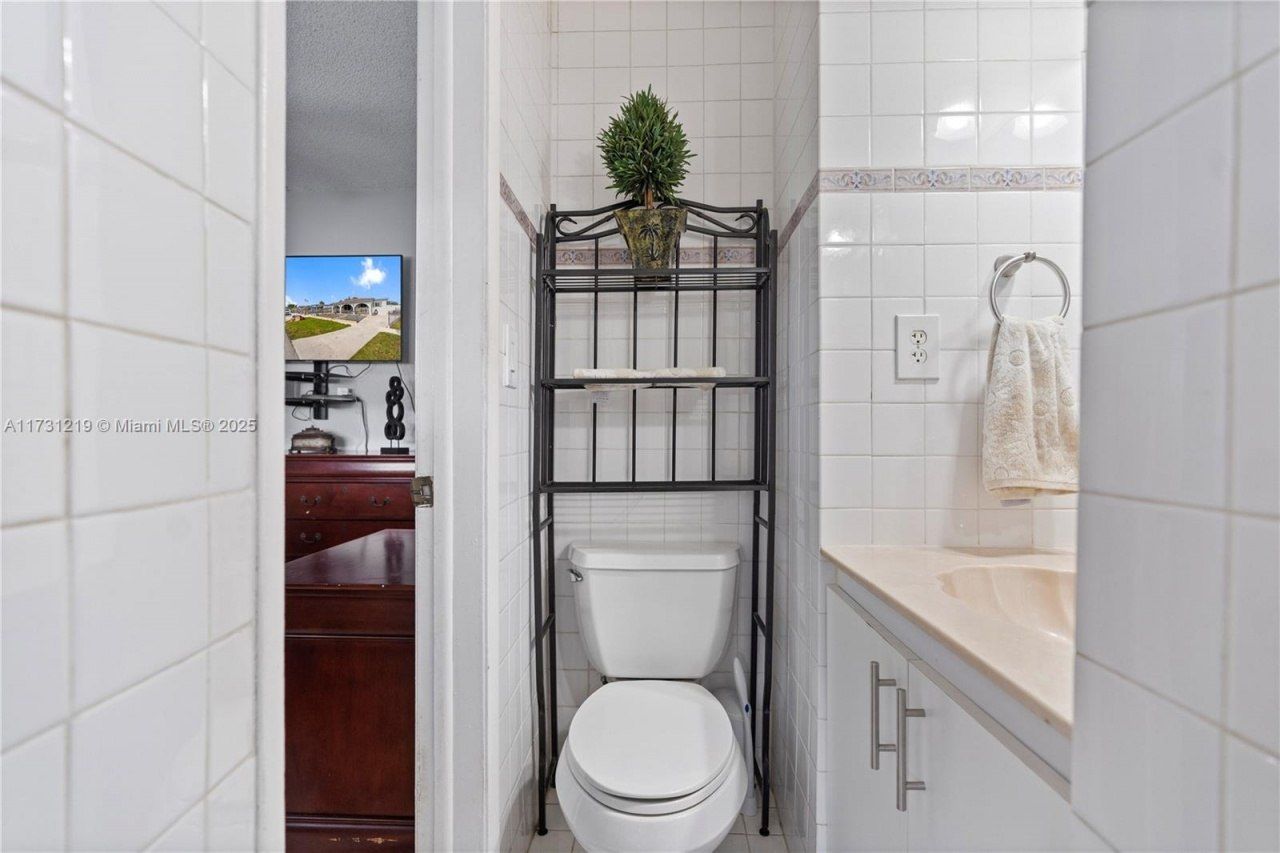 451 W 39th St, Hialeah, FL 33012 Photo