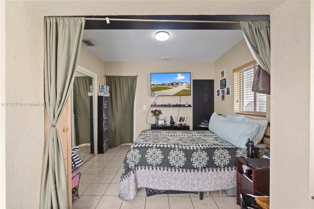 451 W 39th St, Hialeah, FL 33012 Photo