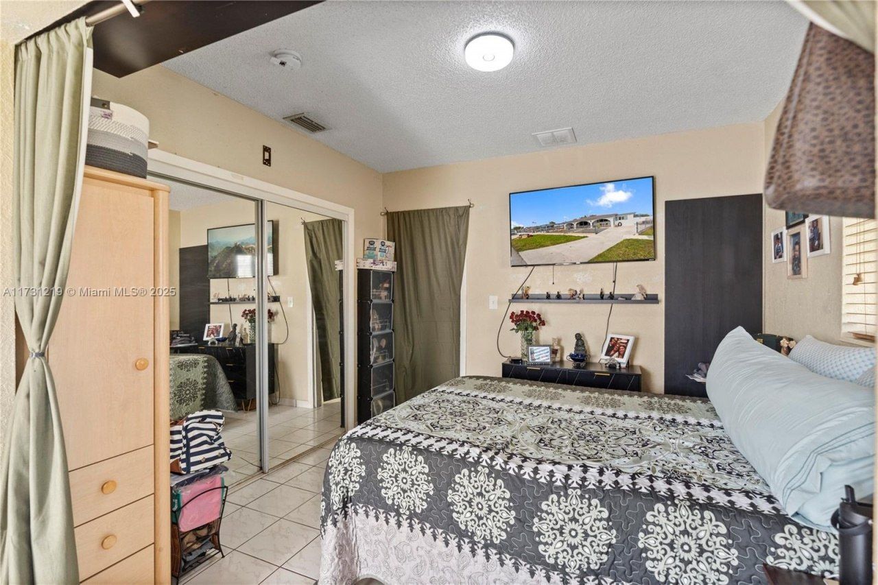 451 W 39th St, Hialeah, FL 33012 Photo