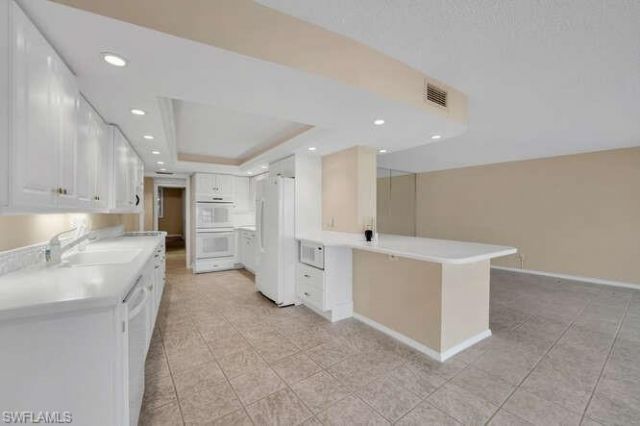 2340 Gulf Shore Blvd N, Unit 108, Naples, FL 34103 Photo