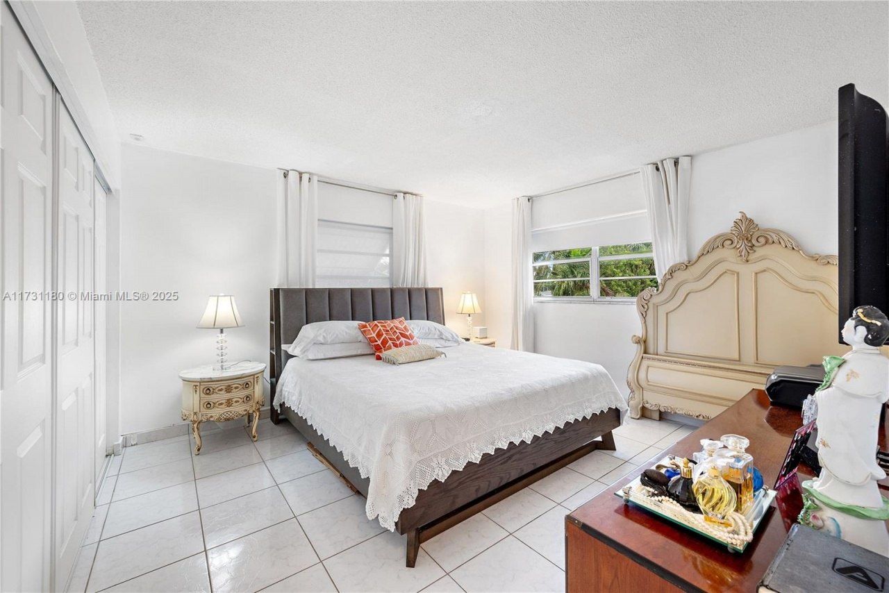 160 NE 8th Ave, Unit 9B, Hallandale Beach, FL 33009 Photo