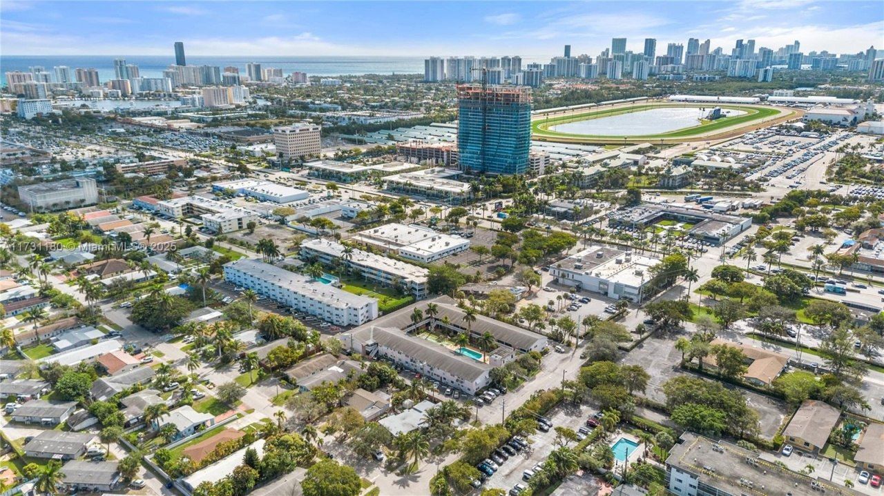 160 NE 8th Ave, Unit 9B, Hallandale Beach, FL 33009 Photo