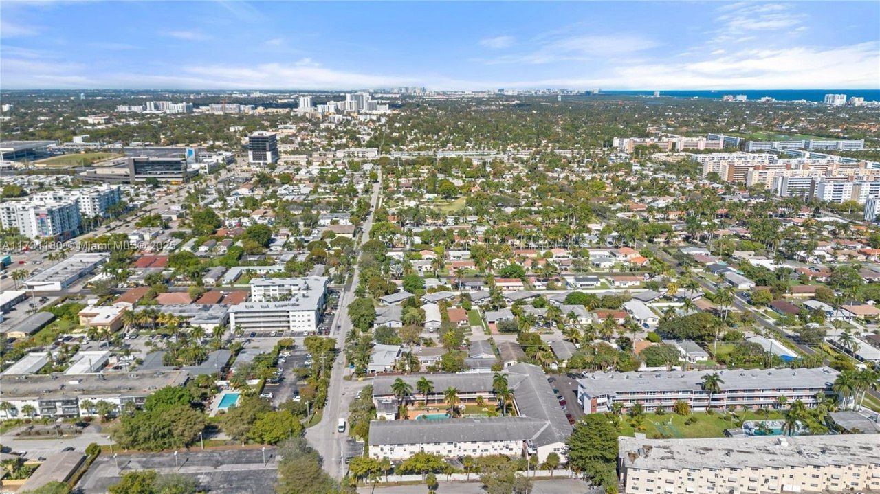 160 NE 8th Ave, Unit 9B, Hallandale Beach, FL 33009 Photo