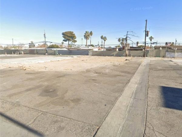 2201 Paradise Road, Las Vegas, NV 89104