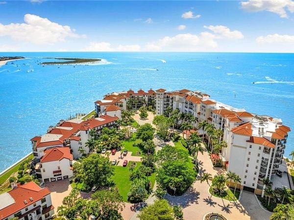 502 La Peninsula BLVD, Unit 502, NAPLES, FL 34113