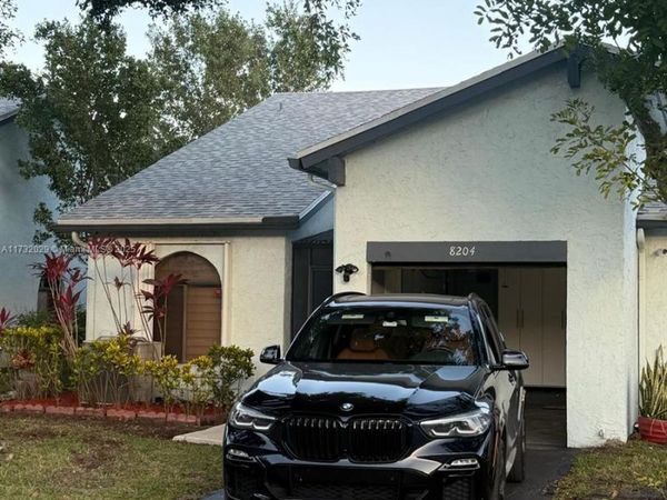 8204 NW 100th Ln, Tamarac, FL 33321