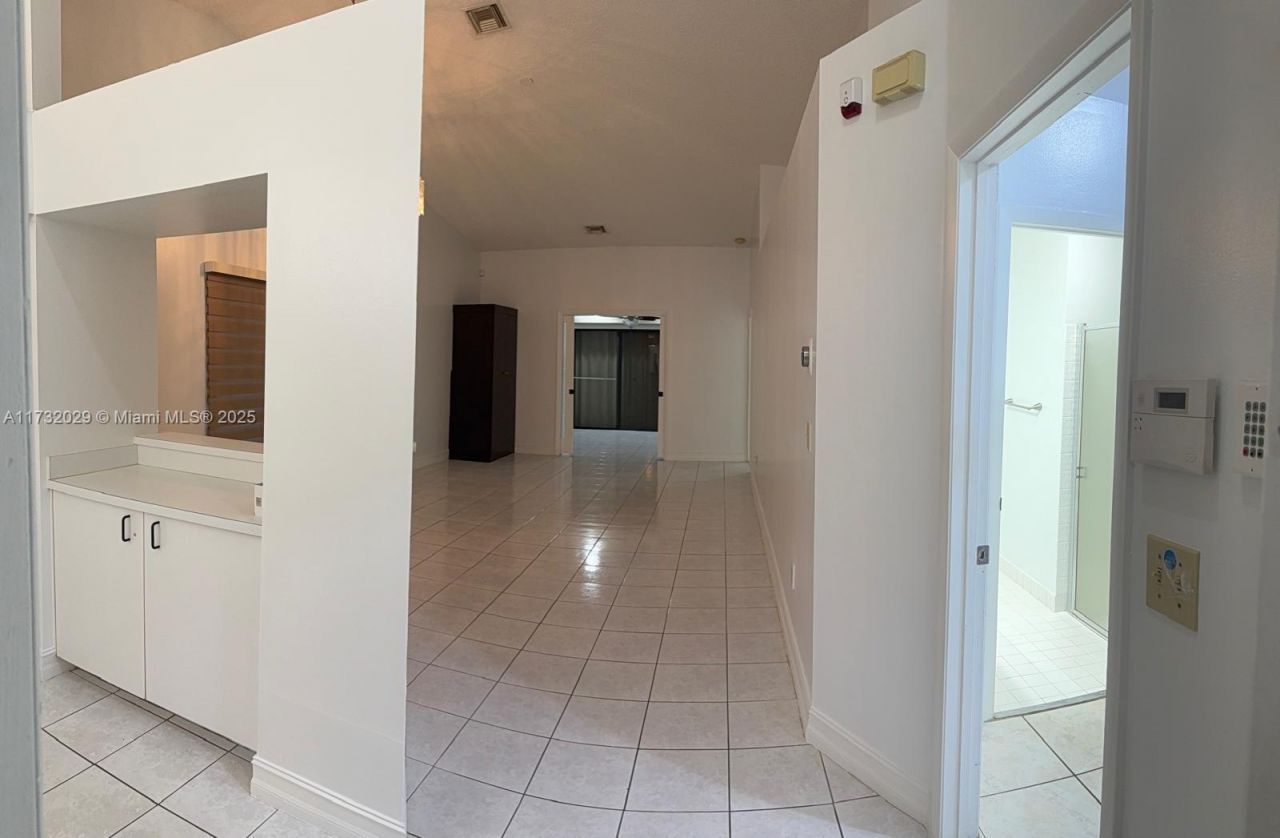 8204 NW 100th Ln, Tamarac, FL 33321 Photo