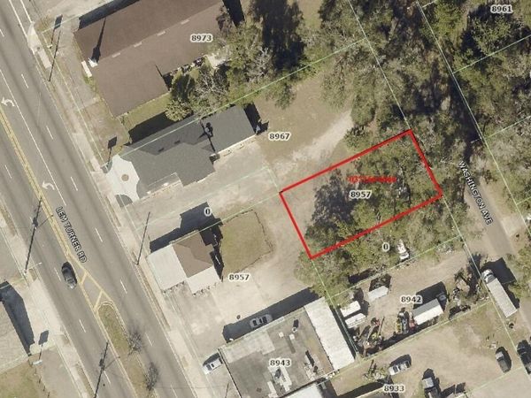 8957 WASHINGTON Avenue, Jacksonville, FL 32208