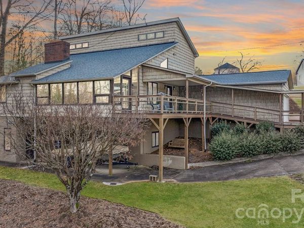 3910 6th Street NW, Hickory, NC 28601