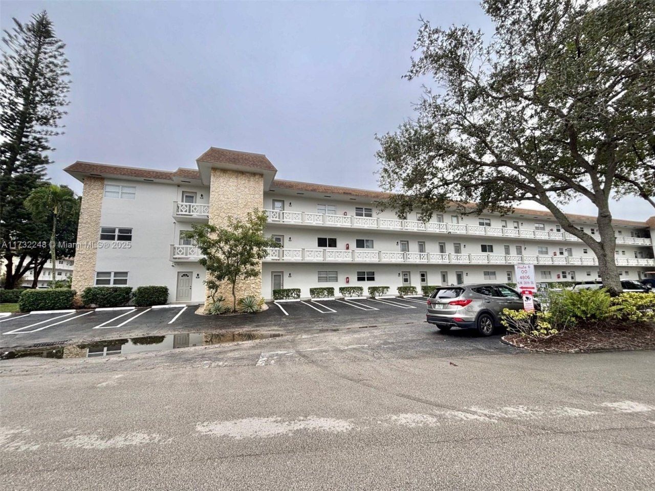 4806 NW 36th St, Unit 501, Lauderdale Lakes, FL 33319 Photo