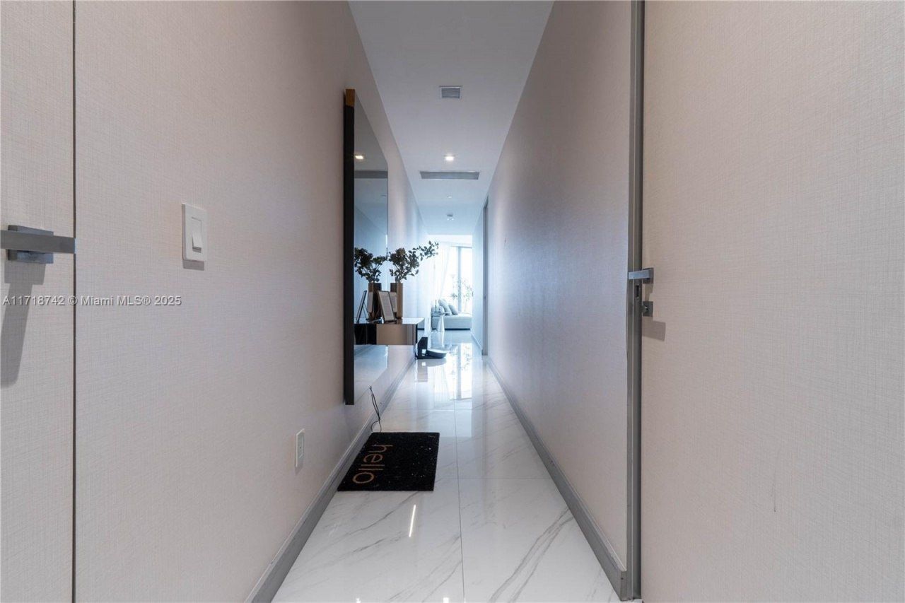 18975 Collins Ave, Unit 305, Sunny Isles Beach, FL 33160 Photo