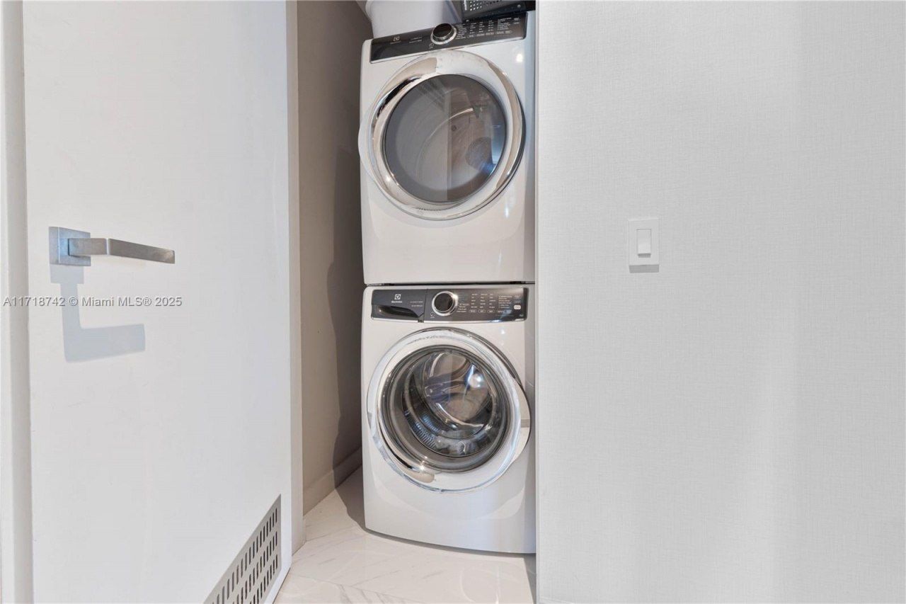 18975 Collins Ave, Unit 305, Sunny Isles Beach, FL 33160 Photo