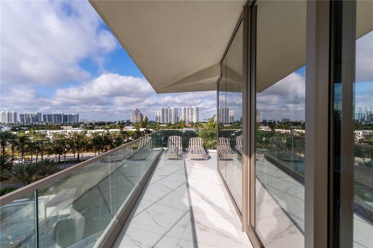 18975 Collins Ave, Unit 305, Sunny Isles Beach, FL 33160 Photo