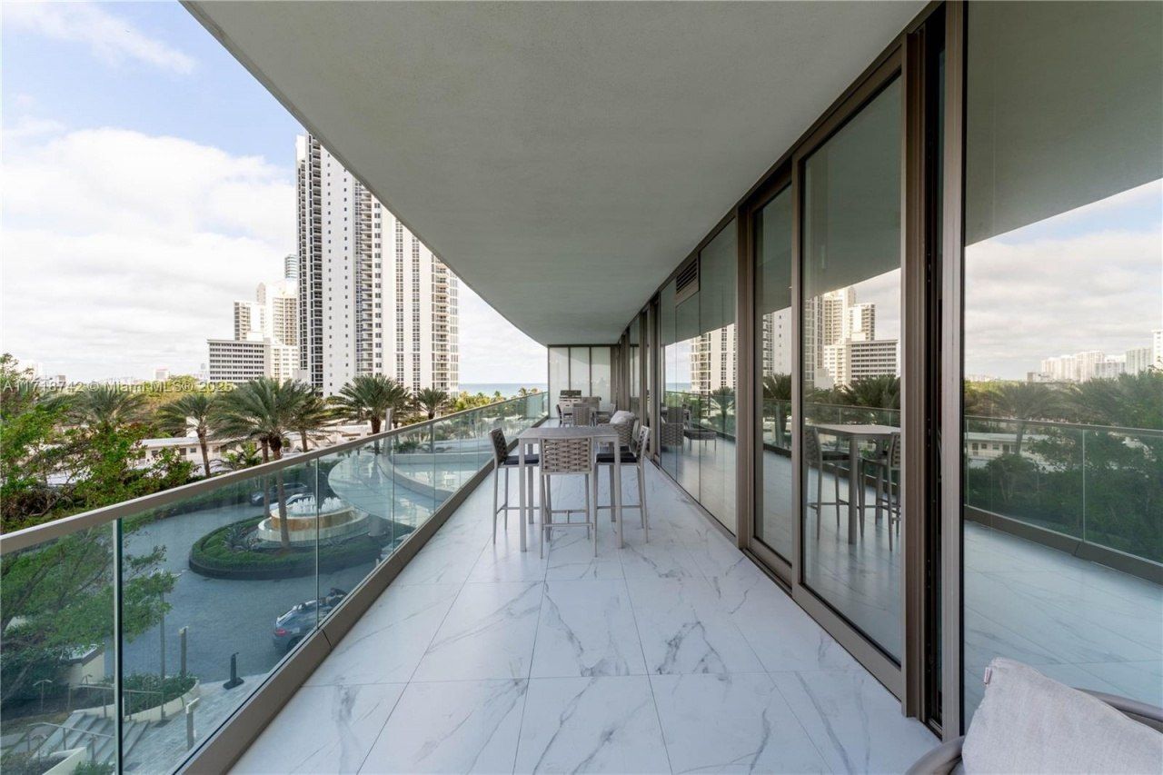 18975 Collins Ave, Unit 305, Sunny Isles Beach, FL 33160 Photo