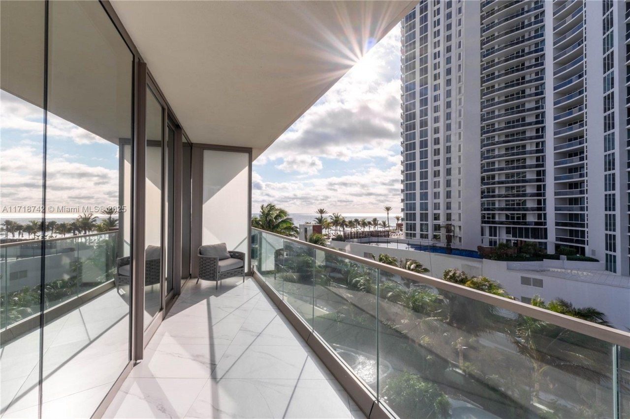 18975 Collins Ave, Unit 305, Sunny Isles Beach, FL 33160 Photo