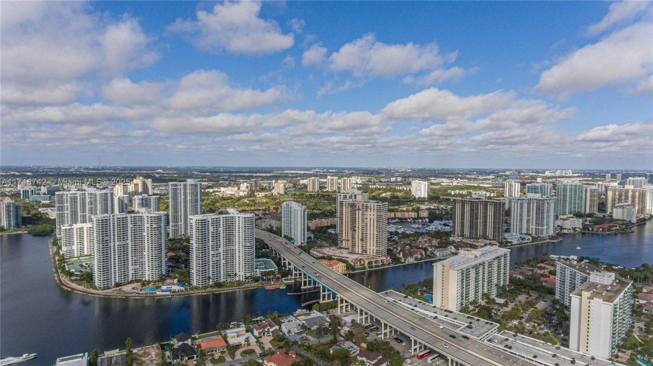 18975 Collins Ave, Unit 305, Sunny Isles Beach, FL 33160 Photo