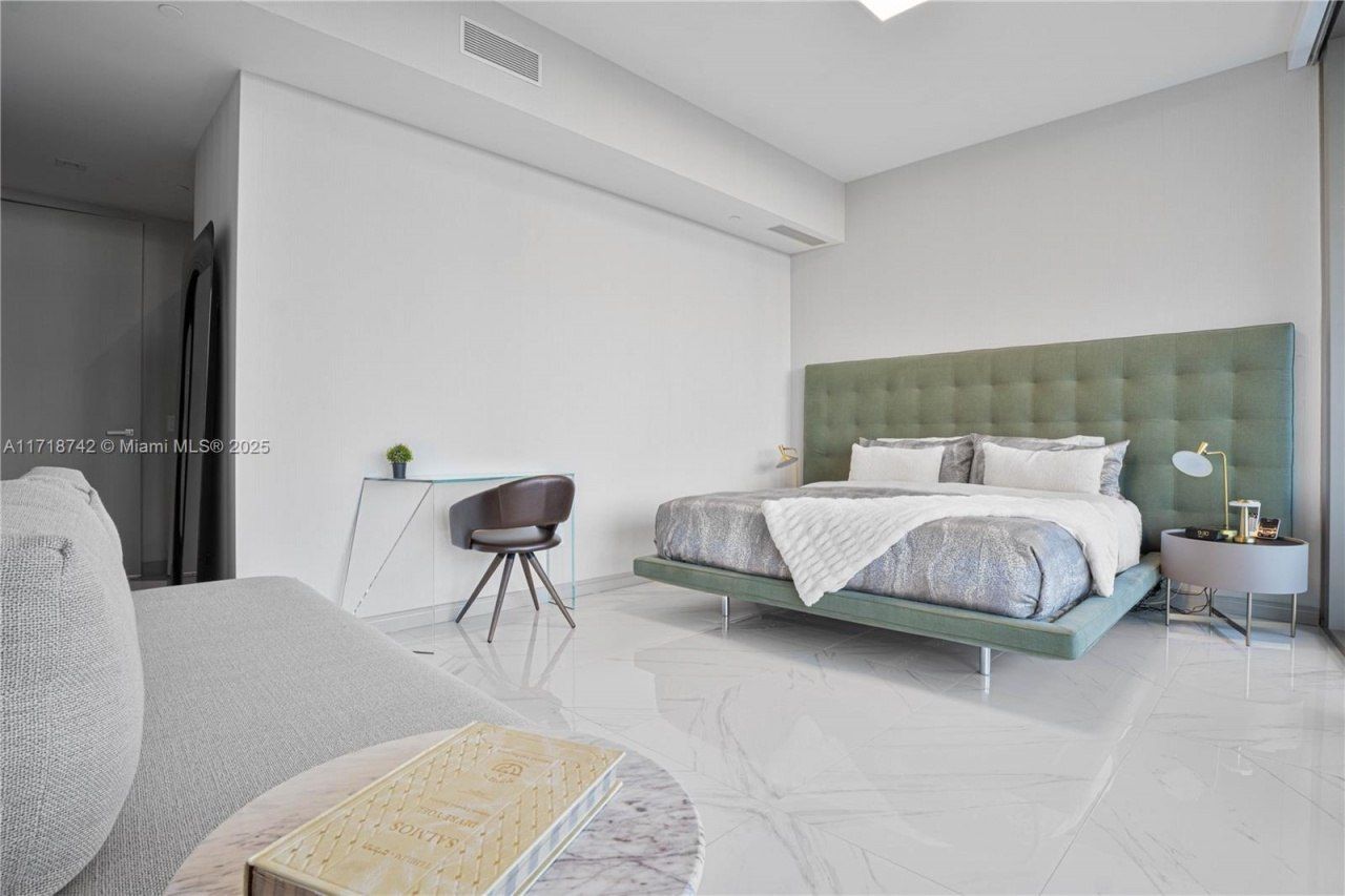 18975 Collins Ave, Unit 305, Sunny Isles Beach, FL 33160 Photo