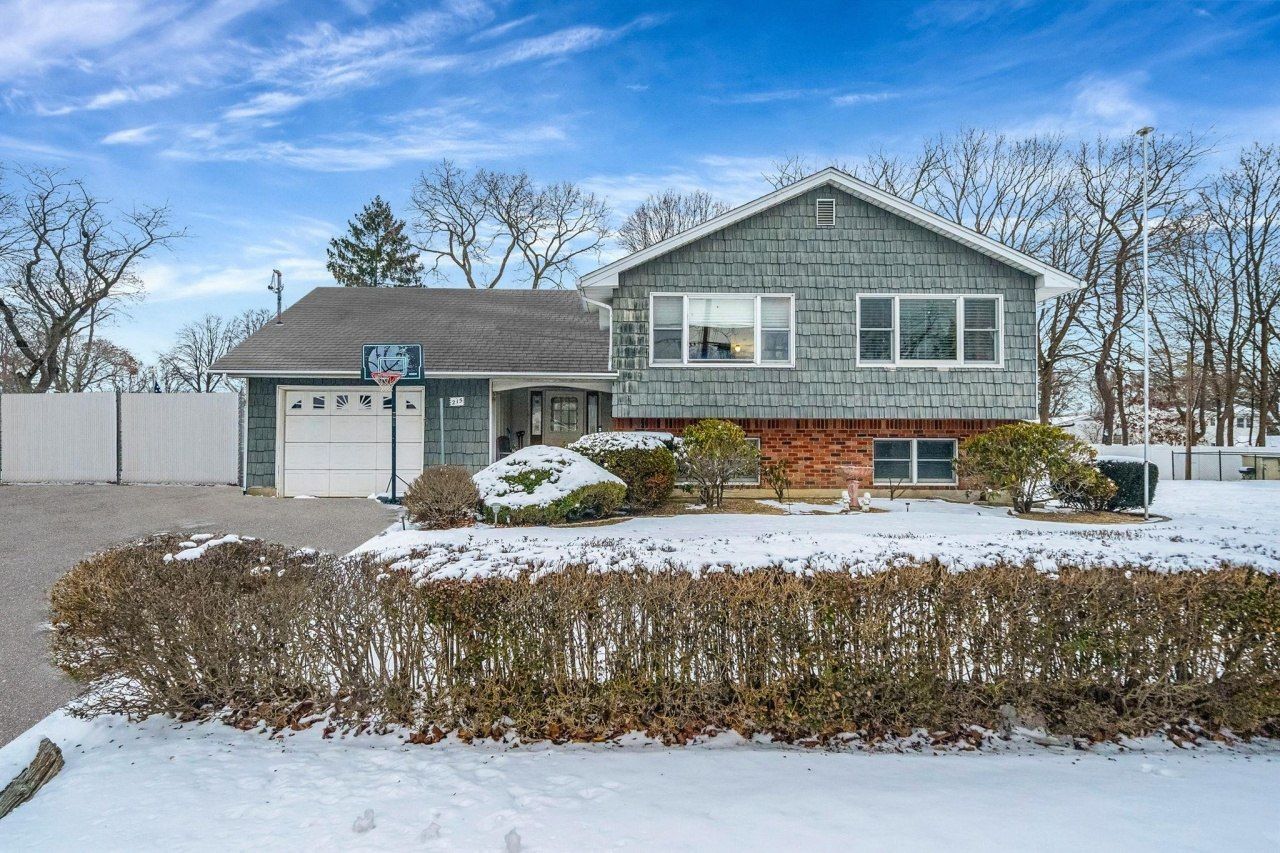 215 Eastwood Avenue, Deer Park, NY 11729 Main Photo