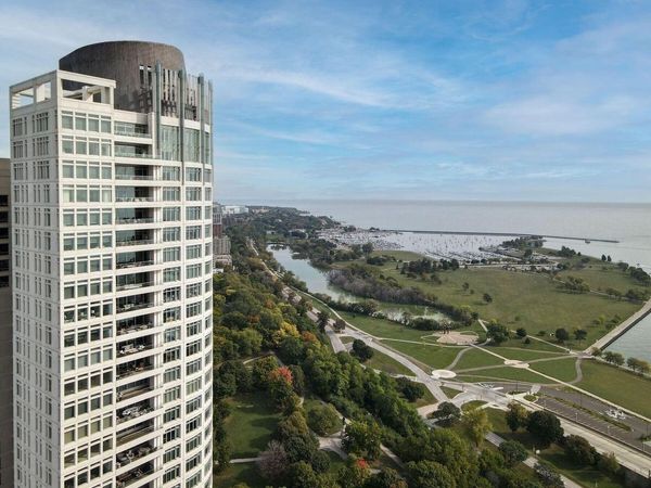 825 Prospect AVENUE, Unit 1801, Milwaukee, WI 53202