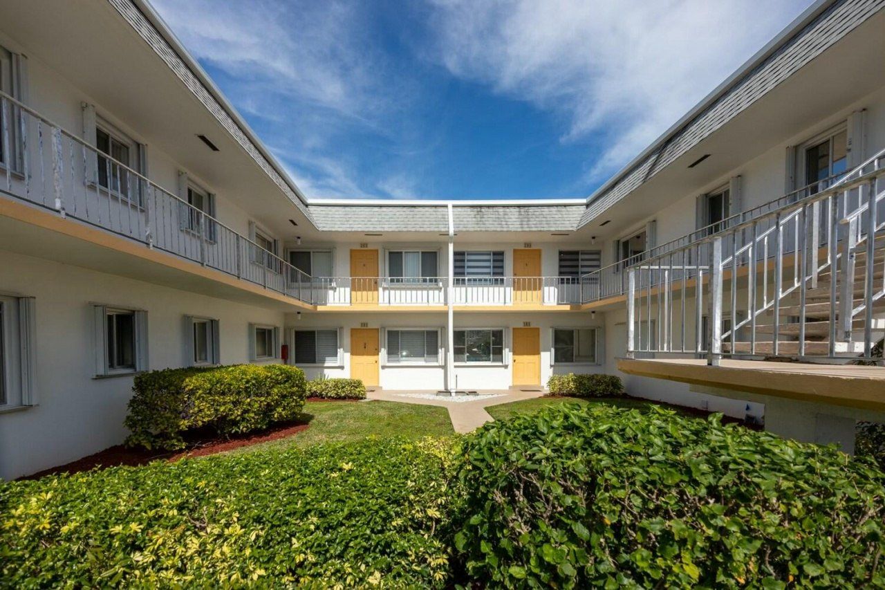 2840 Cynthia 204 Lane, Unit 204, Lake Worth Beach, FL 33461 Photo