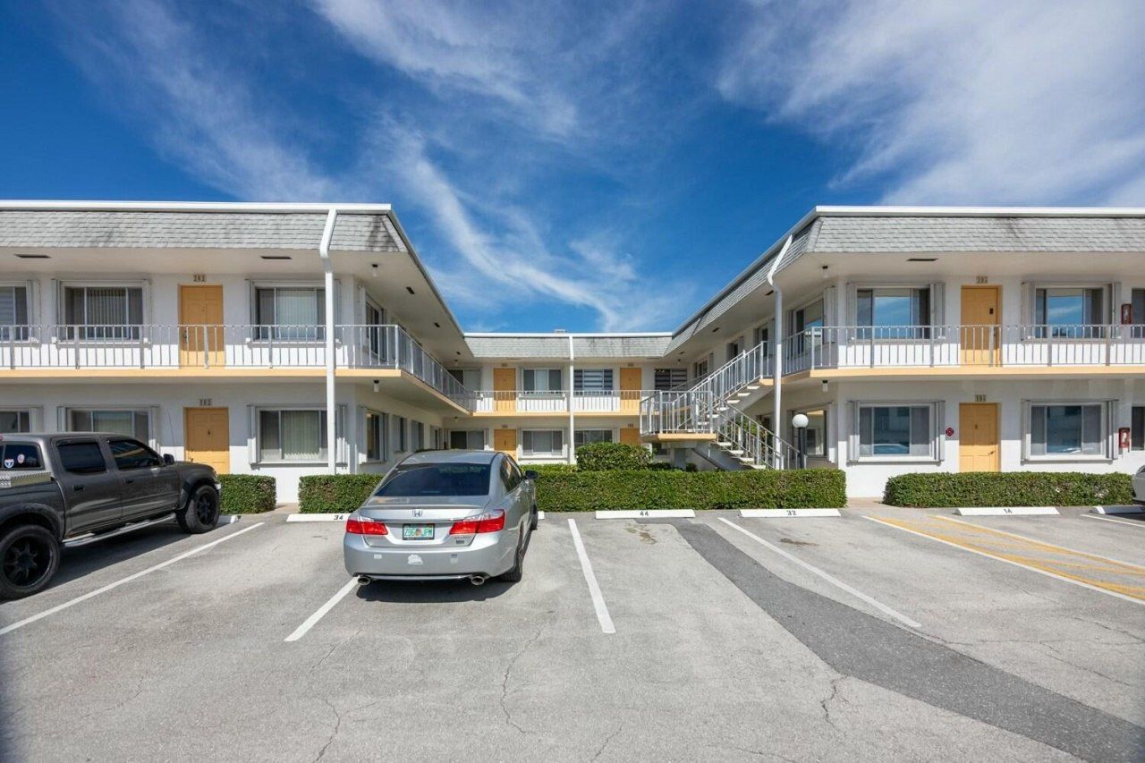 2840 Cynthia 204 Lane, Unit 204, Lake Worth Beach, FL 33461 Photo