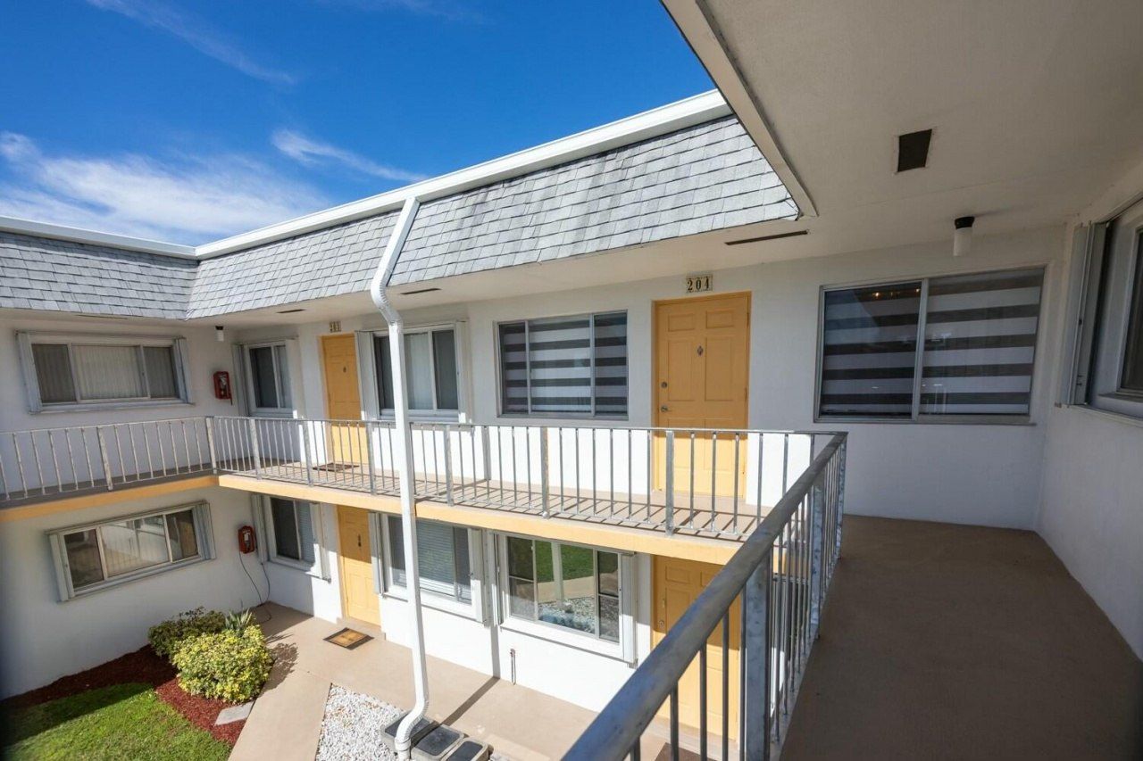 2840 Cynthia 204 Lane, Unit 204, Lake Worth Beach, FL 33461 Photo