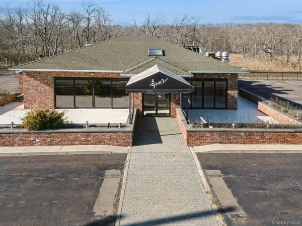 62375 Main Road, Southold, NY 11971