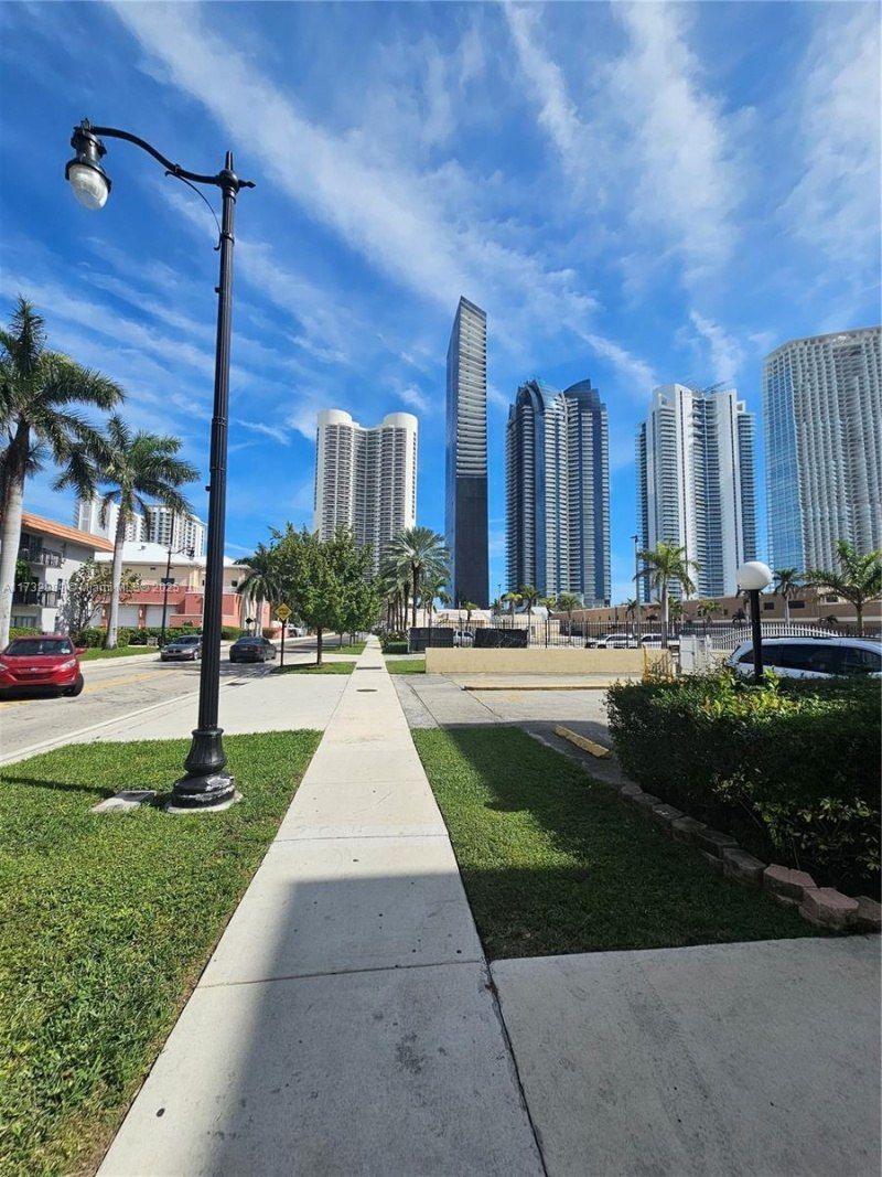 200 172nd St, Unit 102, Sunny Isles Beach, FL 33160 Photo